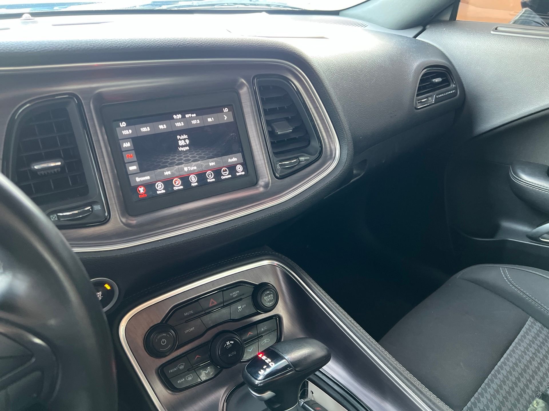 Used 2018 Black Dodge SXT image 23