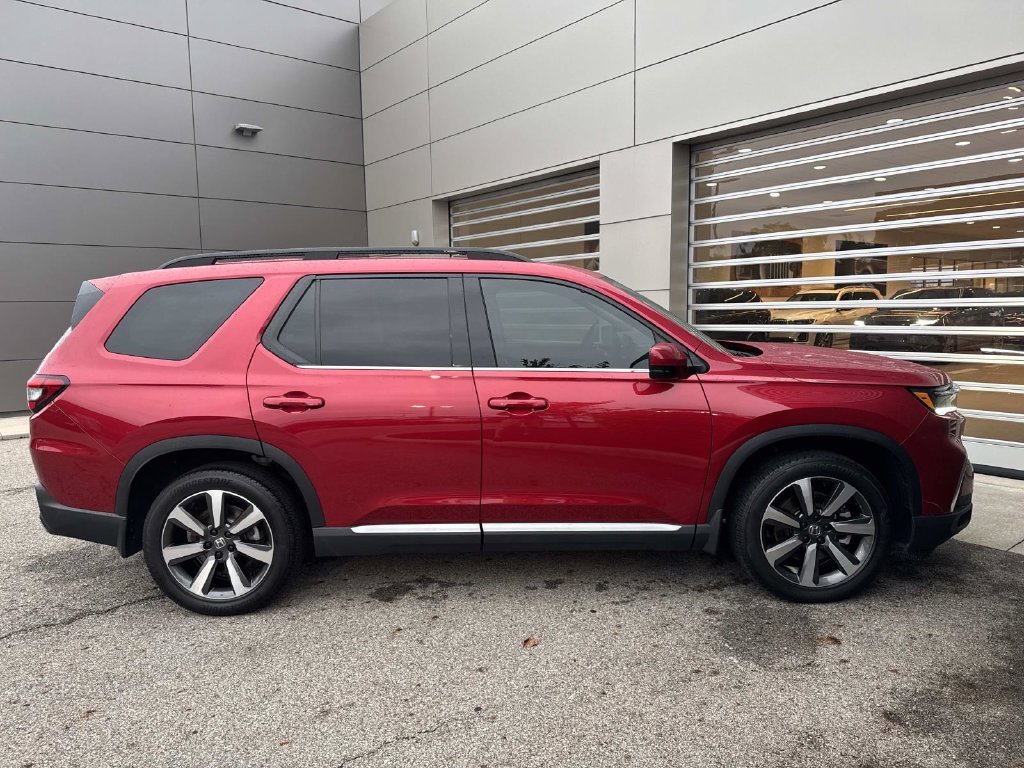 Used 2025 Red Honda Touring image 8