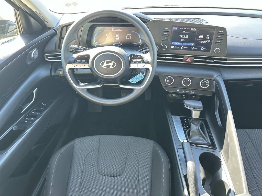 Used 2024  Hyundai SE image 20