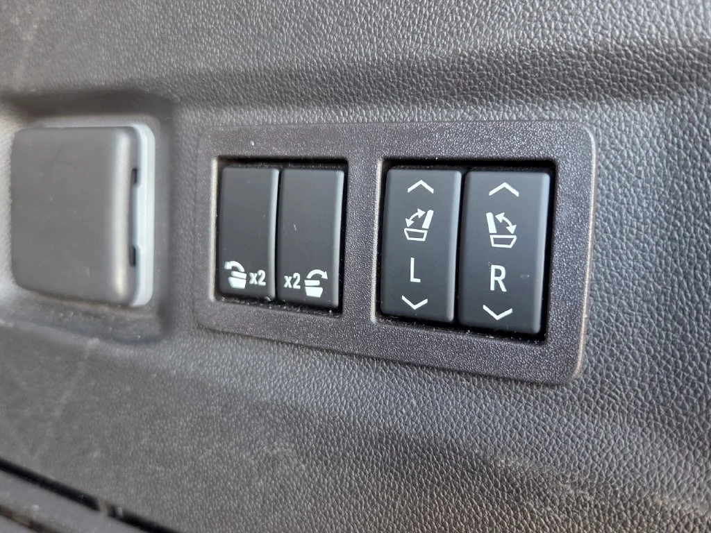 Used 2023 BLACK Chevrolet LT image 14