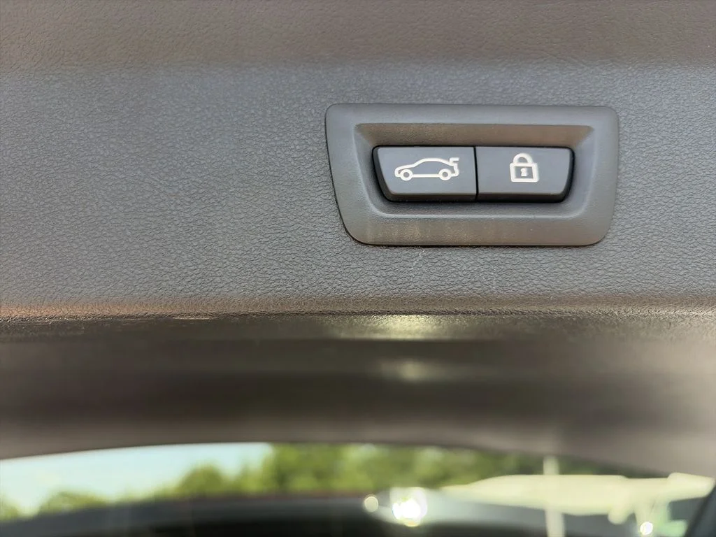 Used 2020 White BMW sDrive30i image 32