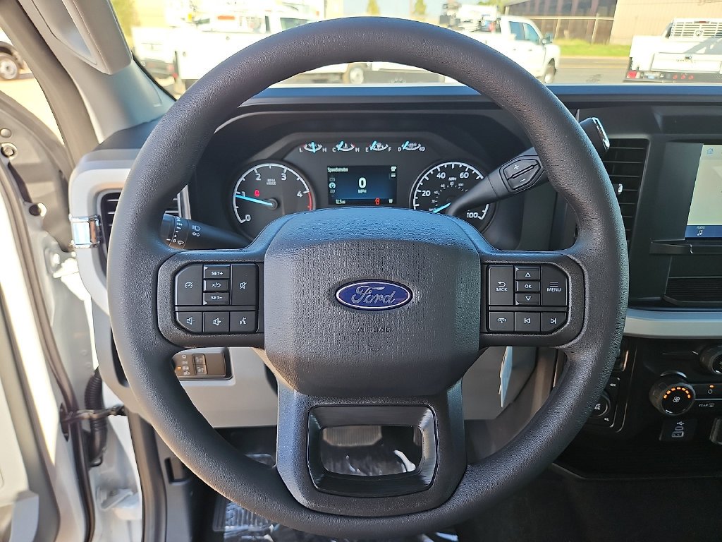New 2027 Oxford White Ford F-350® XLT image 21