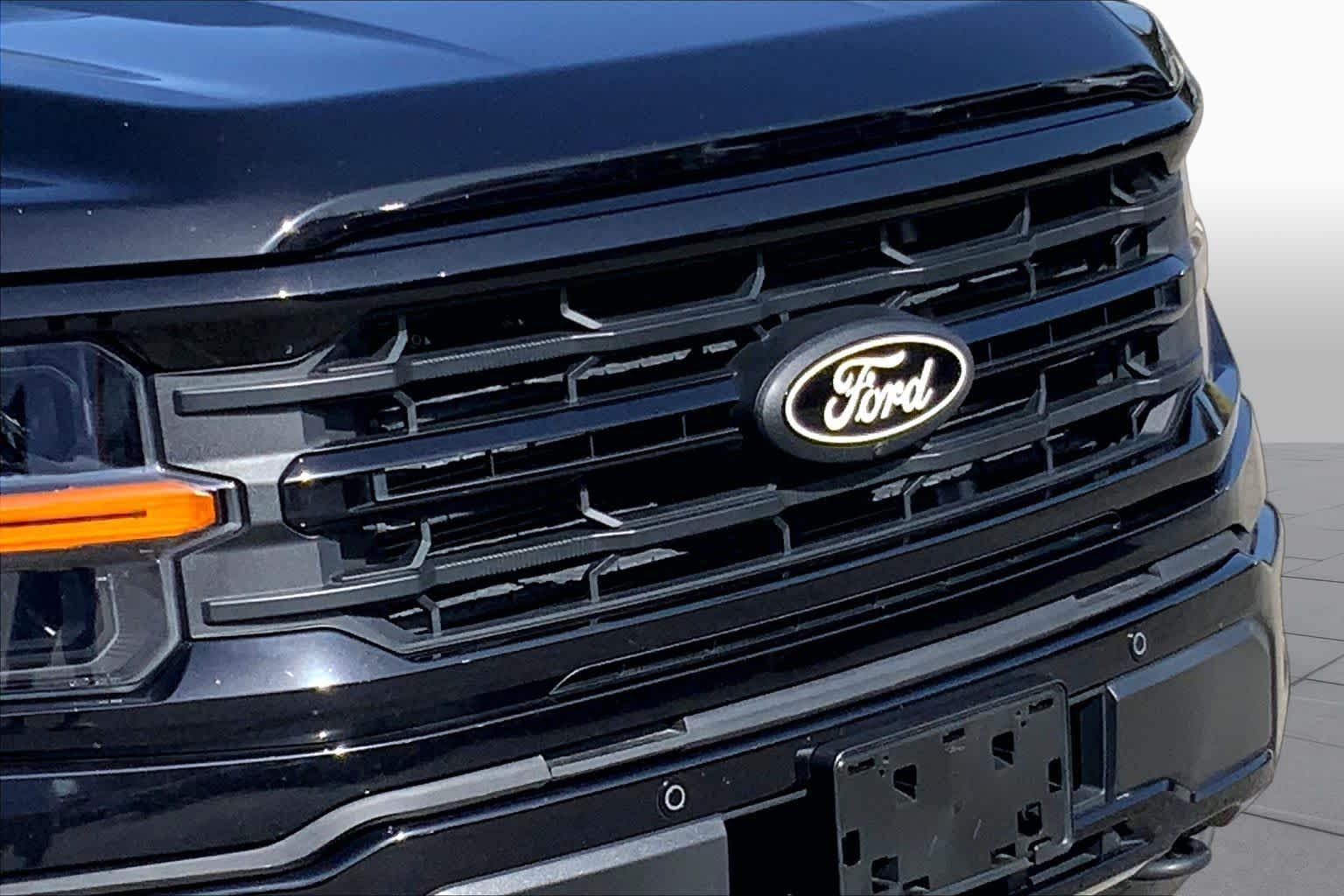 Used 2025 Agate Black Metallic Ford XLT image 25
