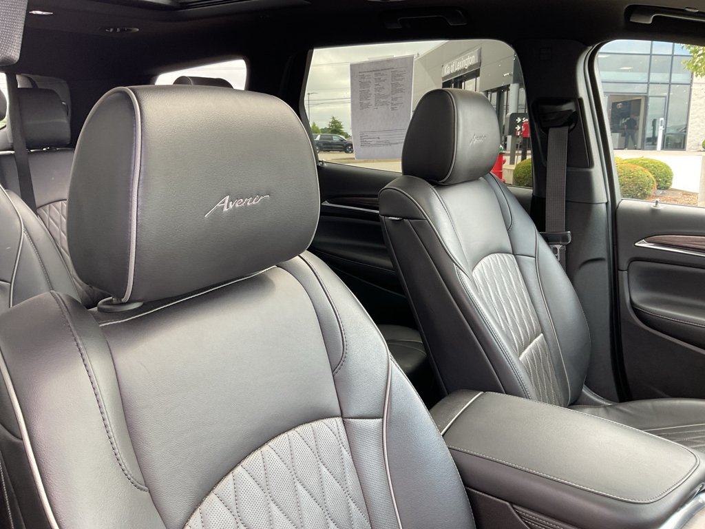 Used 2022 Ebony Twilight Metallic Buick Avenir image 11