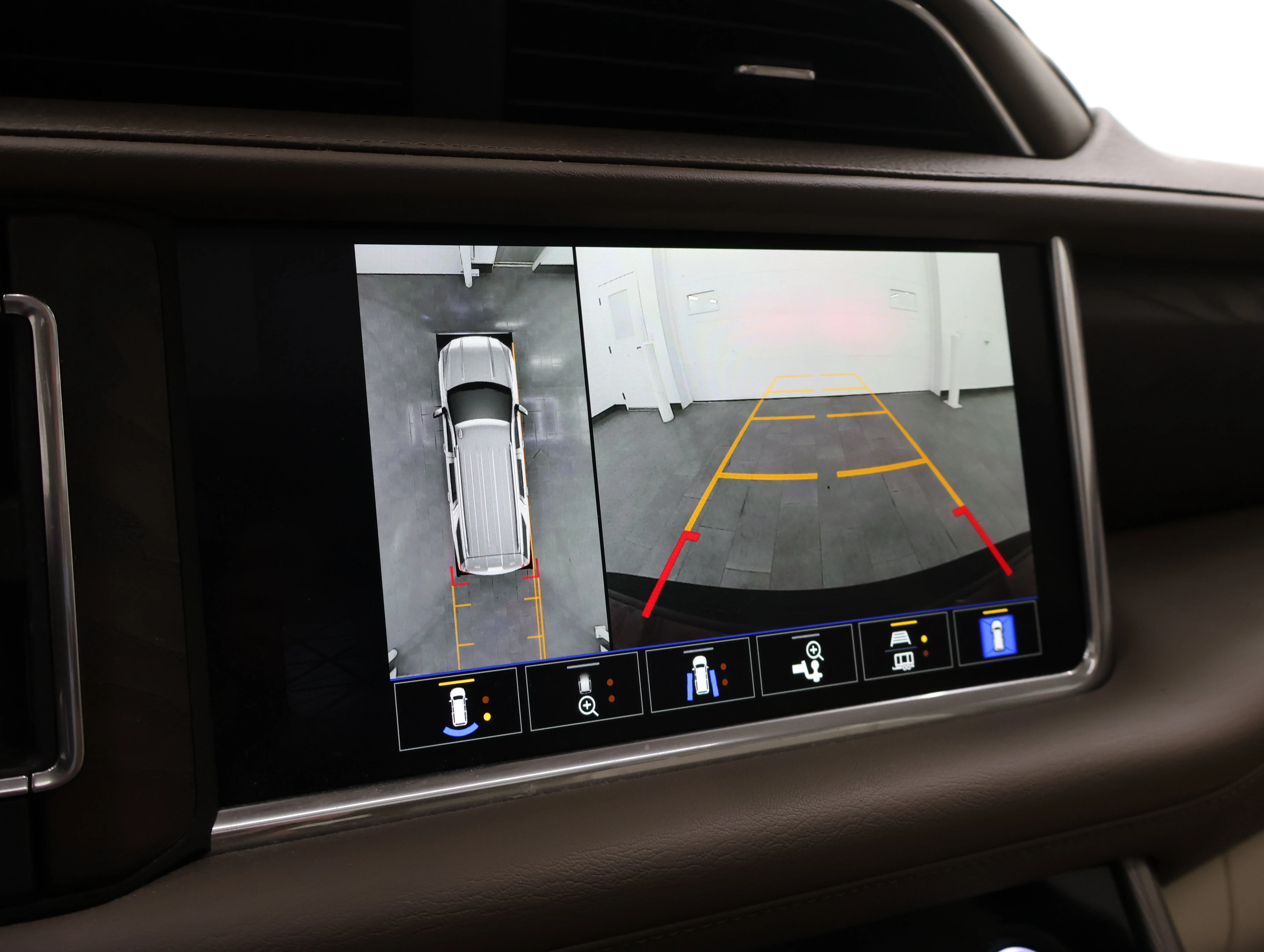 Used 2022 Redwood Metallic GMC Denali image 17