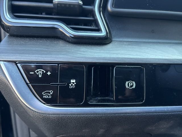 Certified Used 2024 Ebony Black Kia X-Line image 25