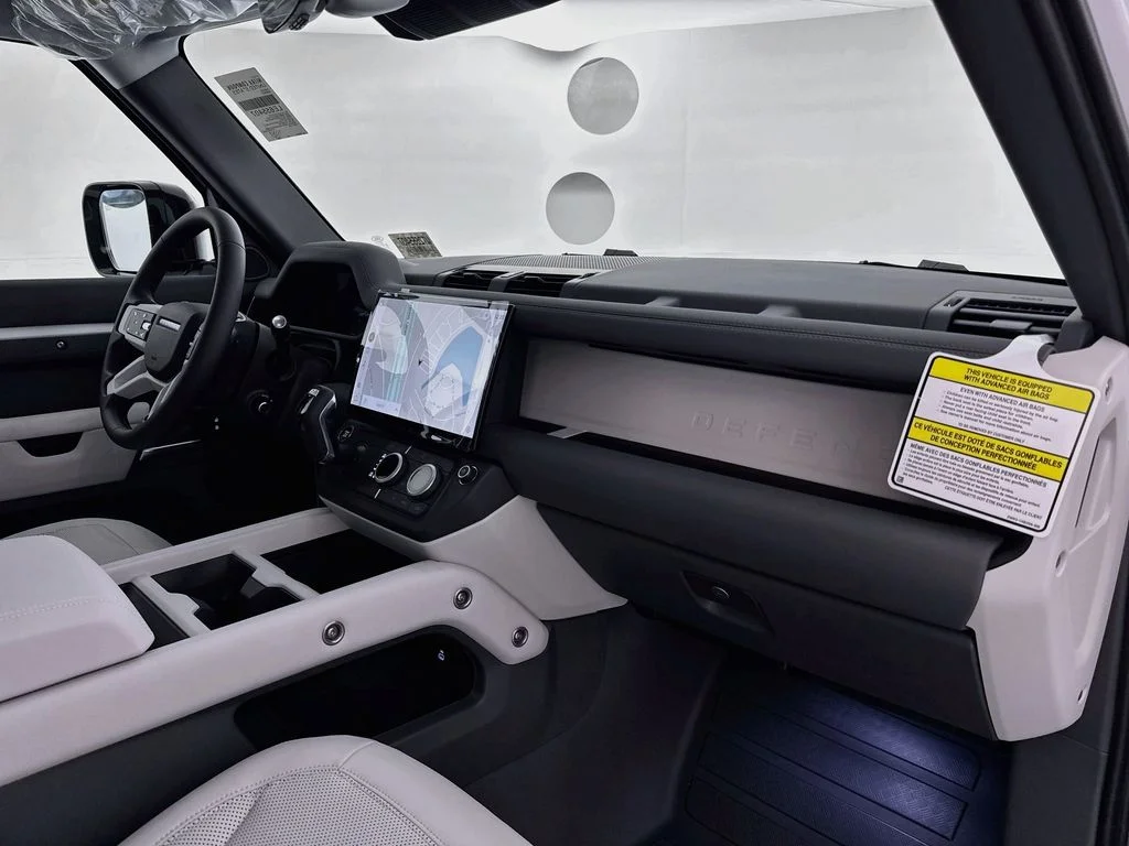 New 2026 Fuji White Land Rover X-Dynamic SE image 30