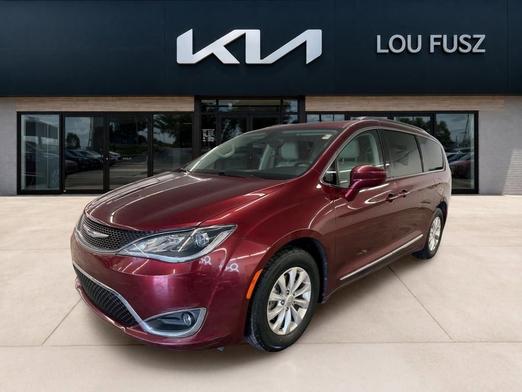 2018 Chrysler Pacifica Touring L's photo