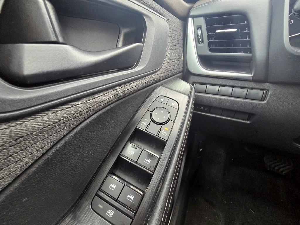 Used 2021 Gray Nissan S image 19