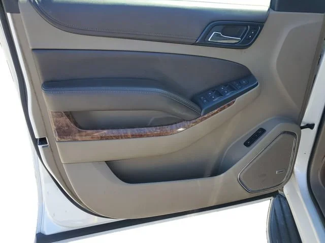 Used 2016 IRIDESCENT PEARL TRICOAT Chevrolet LTZ image 8