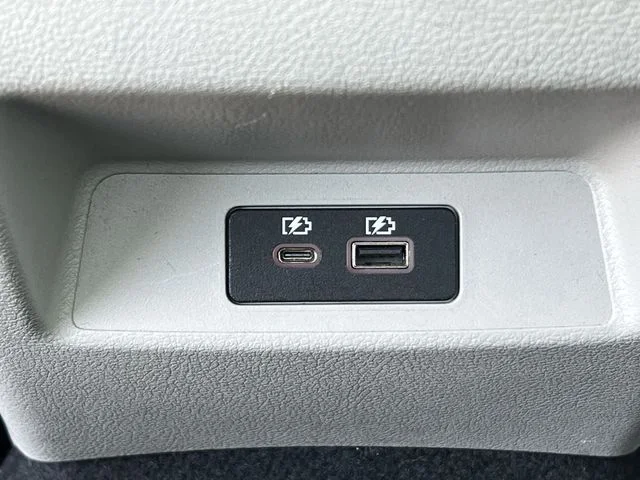 Used 2020 Red Nissan 2.5 Platinum image 39