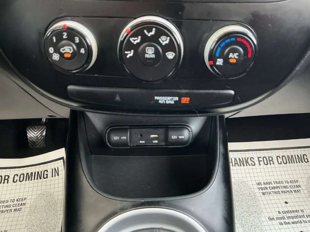 Used 2015 Brown Kia Base image 21
