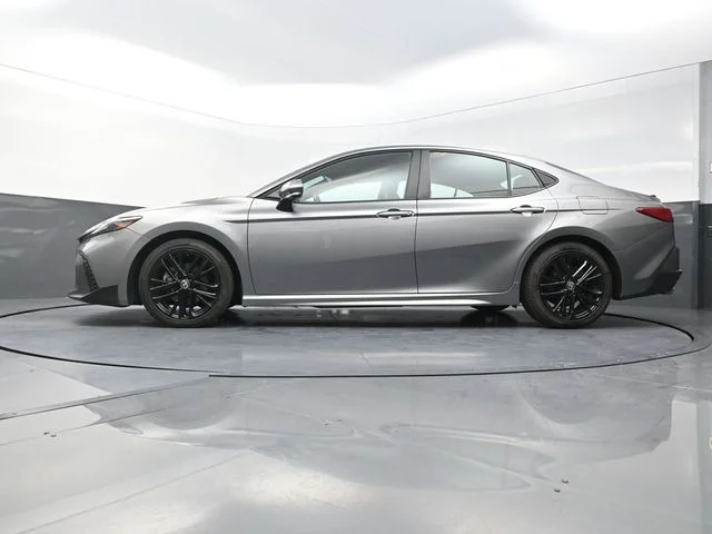 Used 2025  Toyota SE image 33