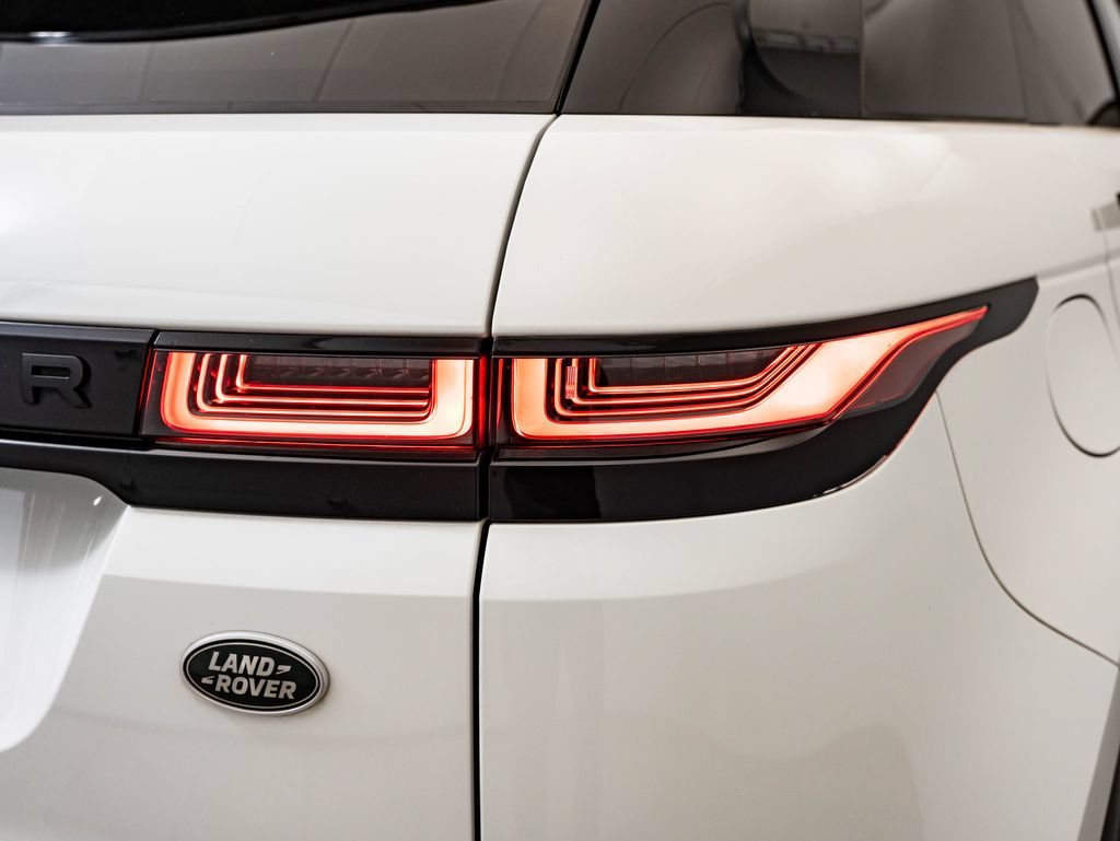 Used 2022 Fuji White Land Rover SE image 9