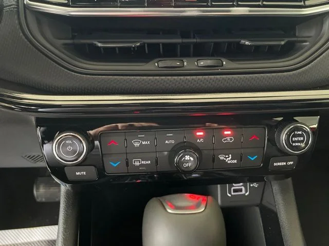 New 2026 Red Hot Pearlcoat Jeep Latitude image 19