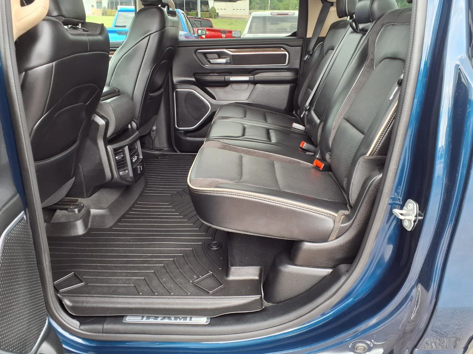 Used 2020 Patriot Blue Pearlcoat Ram Laramie image 19