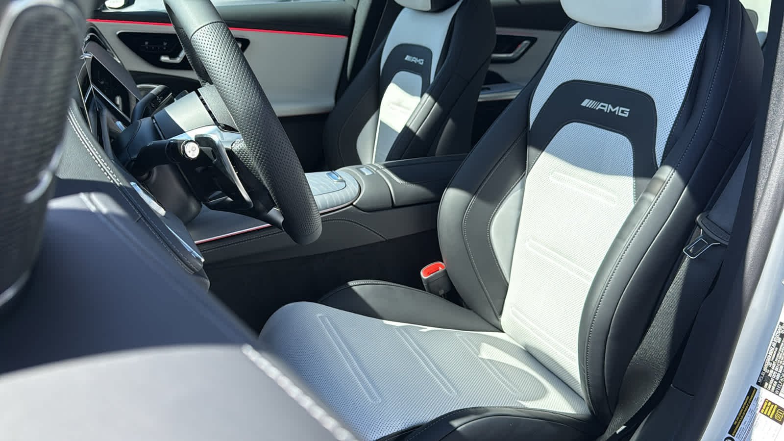 New 2026 MANUFAKTUR Moonlight White Magno Mercedes-Benz AMG® E 53 E image 27