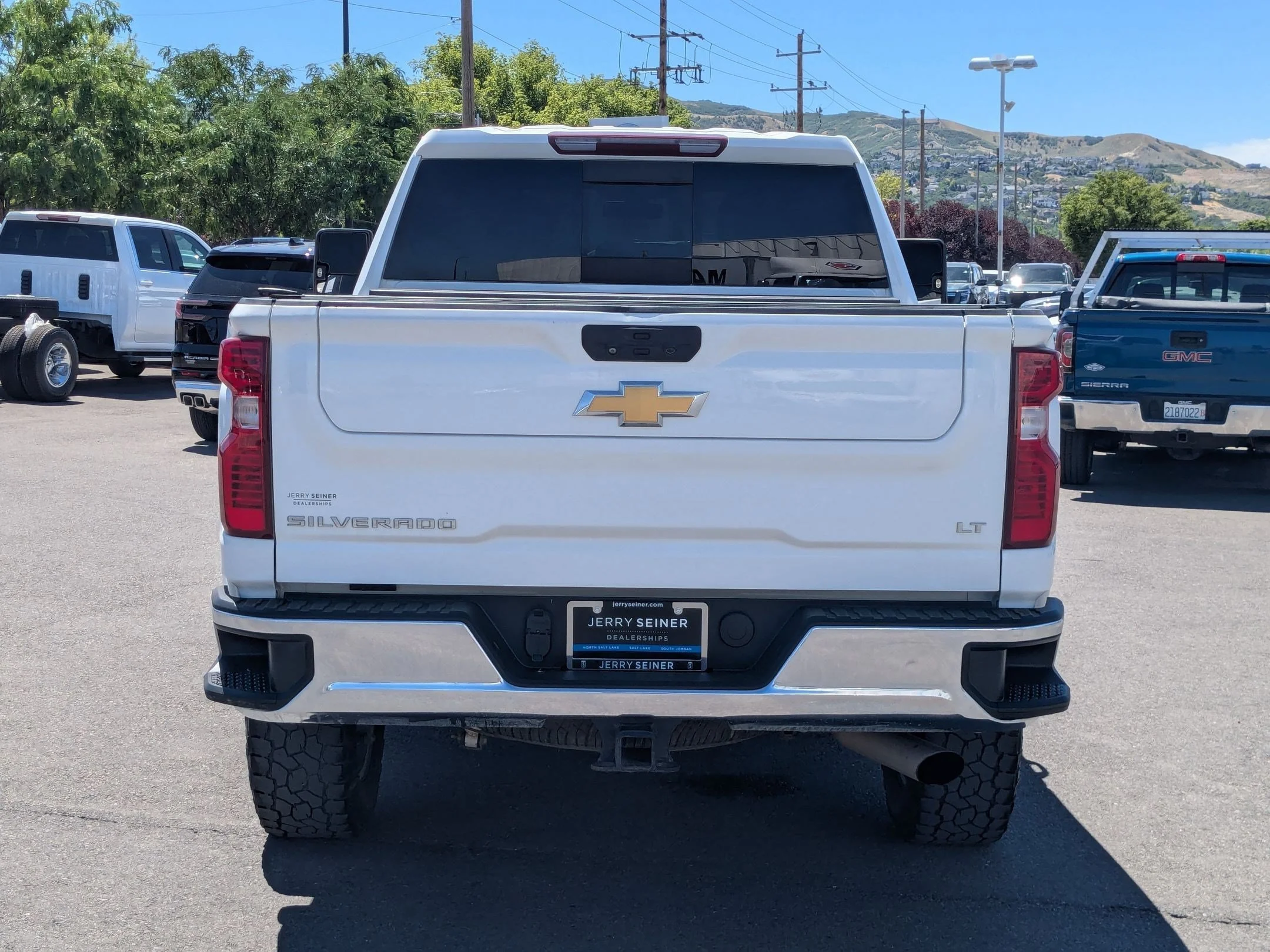 Used 2022 Summit White Chevrolet LT image 4