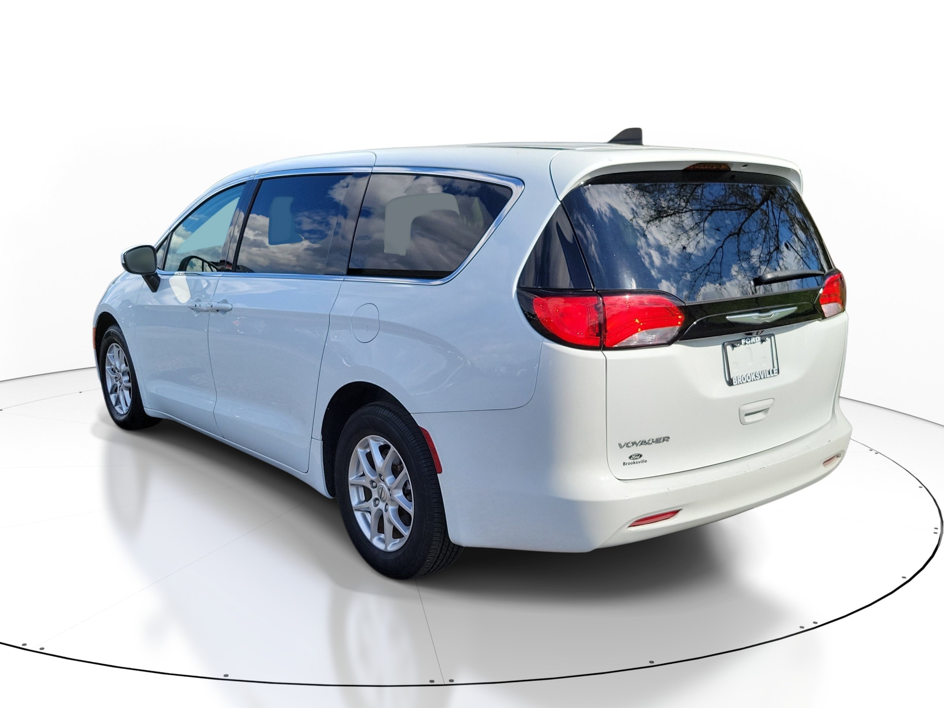 Used 2023 Bright White Clearcoat Chrysler LX image 3