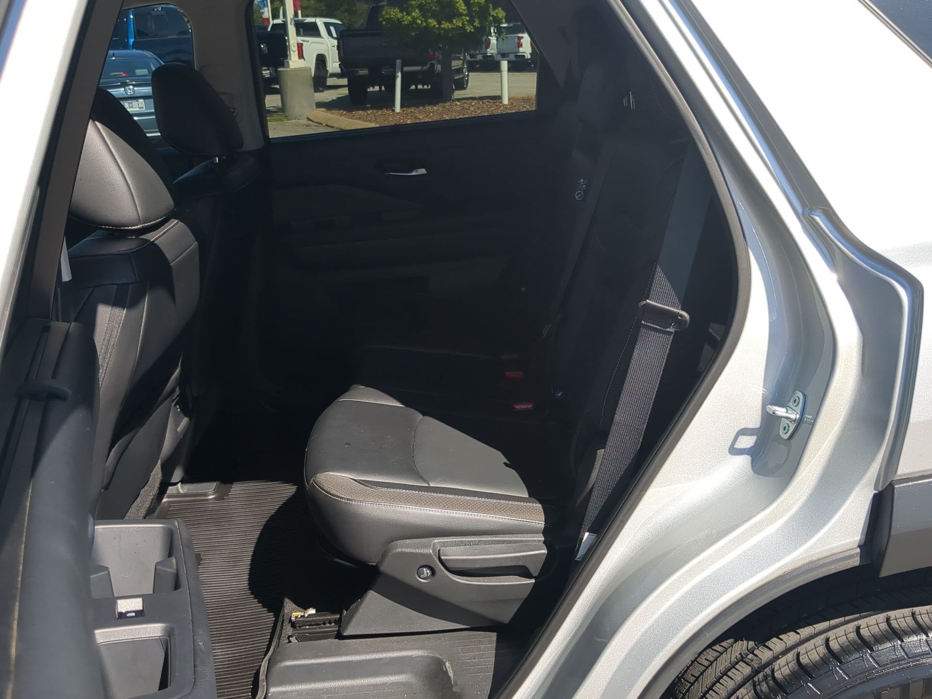 Used 2024  Nissan SL image 21