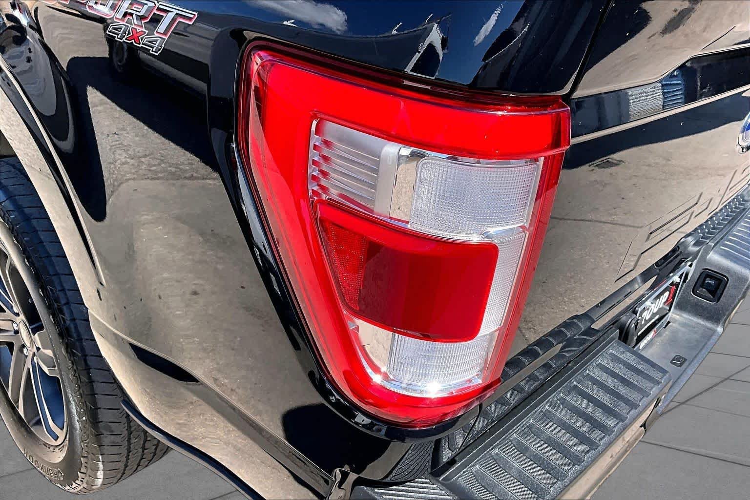 Used 2023 Agate Black Metallic Ford LARIAT image 28