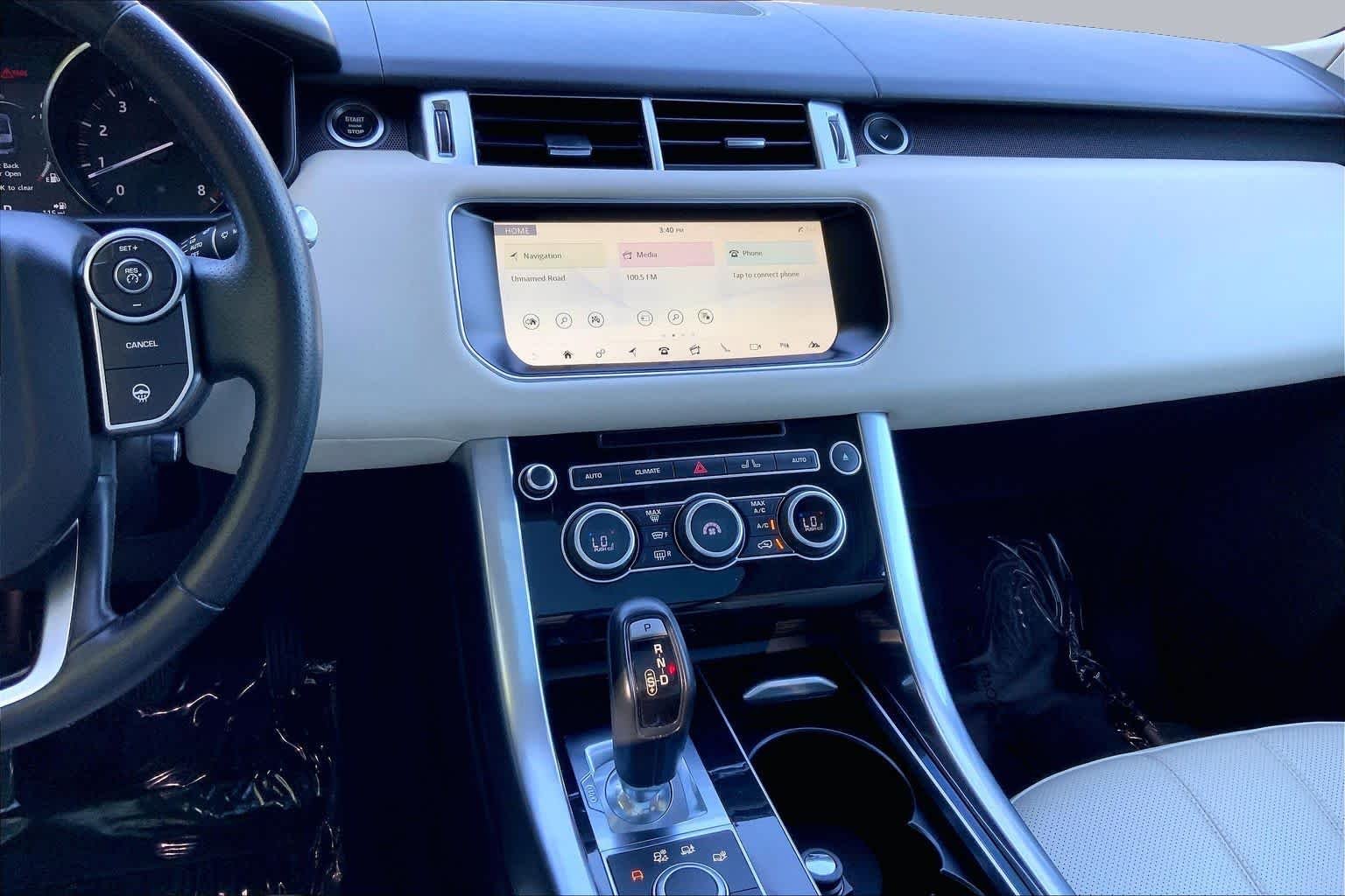 Used 2017 Fuji White Land Rover HSE image 7