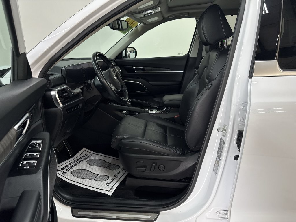 Used 2024 White Pearl Kia SX image 12