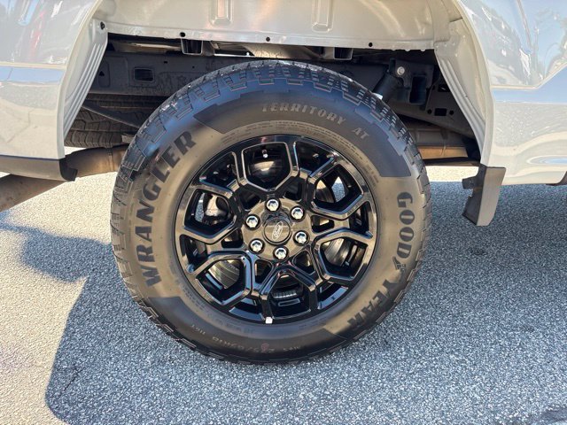 Certified Used 2024 Avalanche Ford XLT image 10