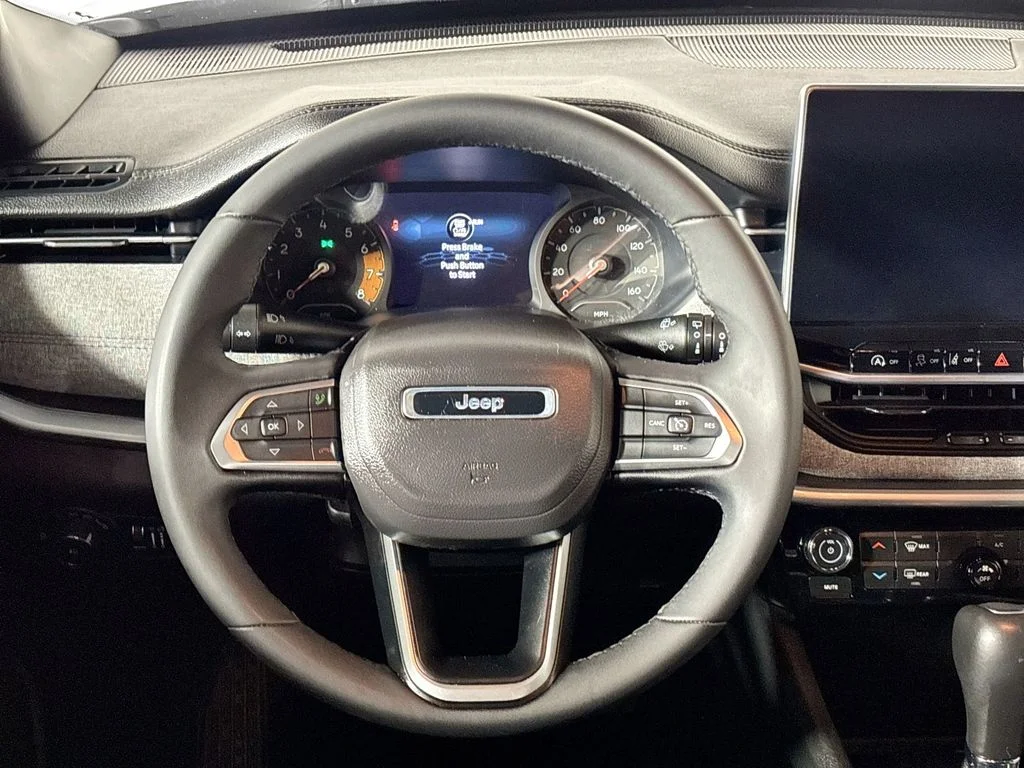 Used 2024 White Jeep Latitude image 13