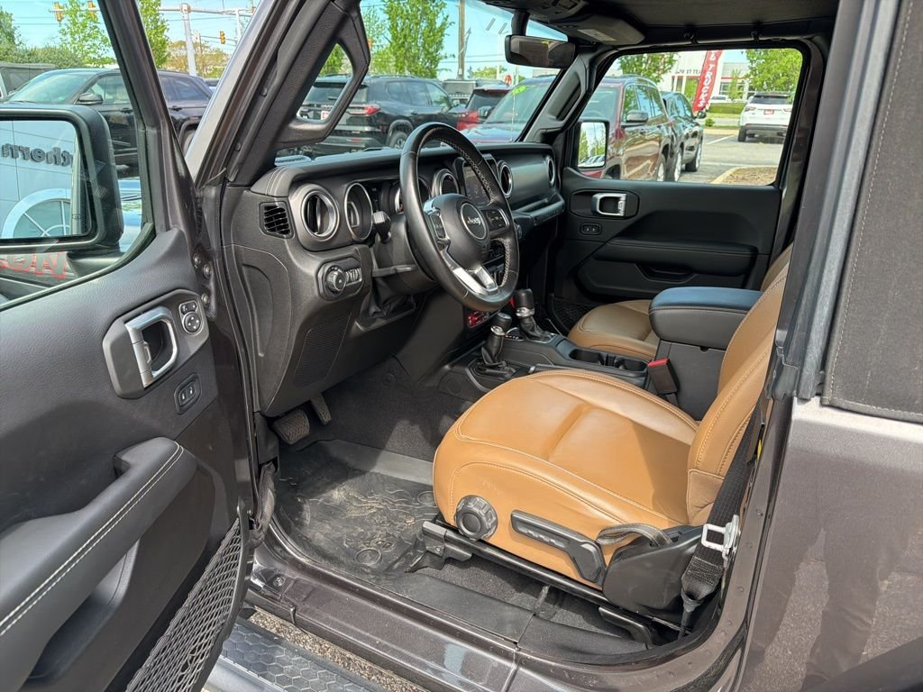 Used 2022 Gray Jeep Rubicon image 11