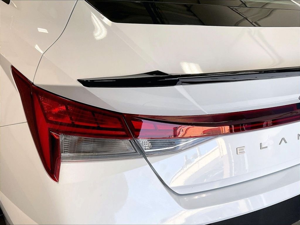 Used 2025 White Hyundai SEL Sport image 26