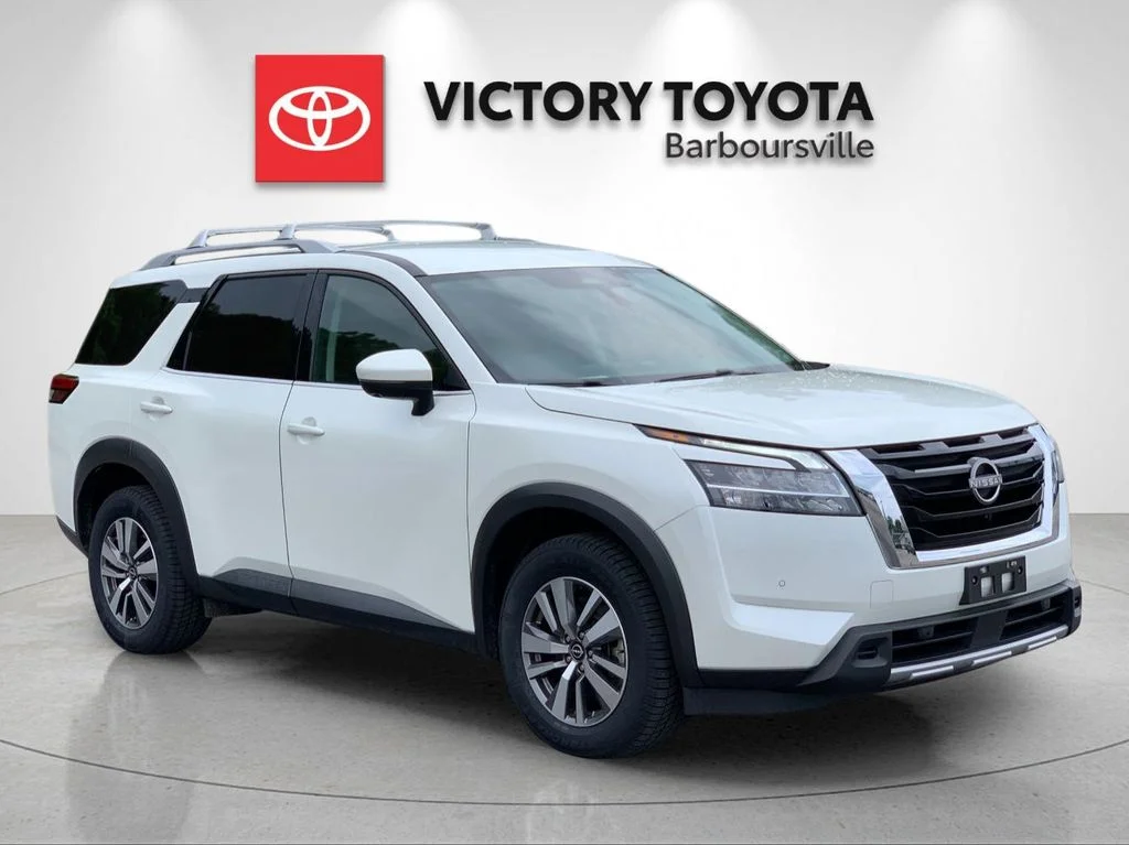 Used 2023 White Nissan SL image 5