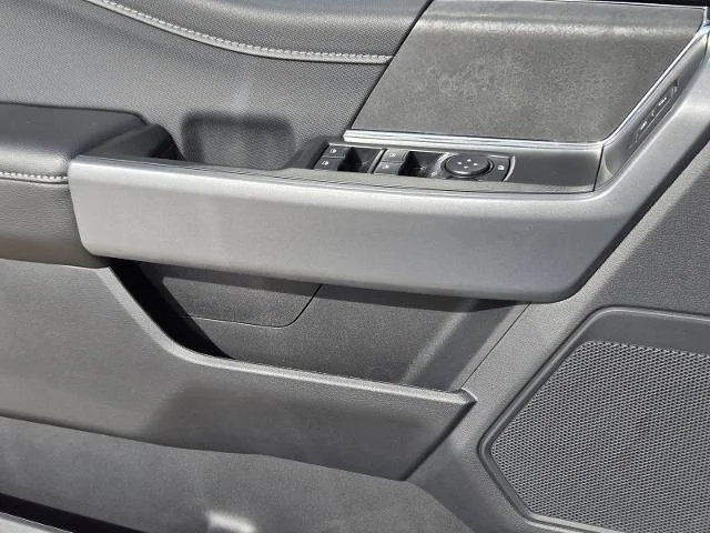 New 2026 Oxford White Ford XLT image 35