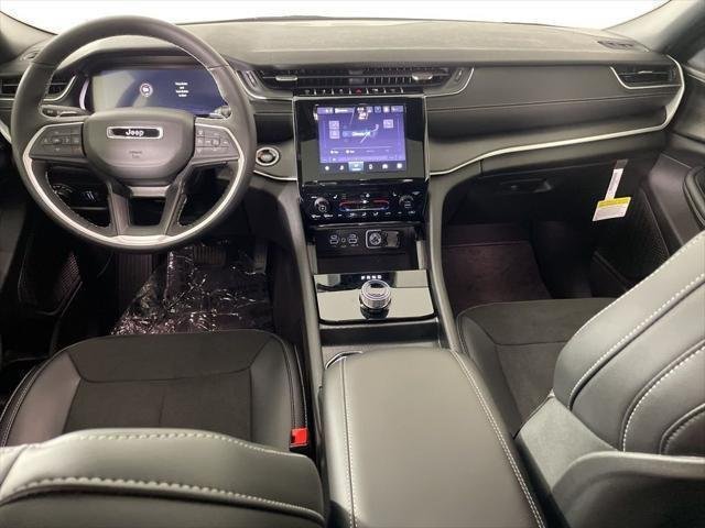 New 2025 Silver Zynith Exterior Paint Jeep Altitude X image 36