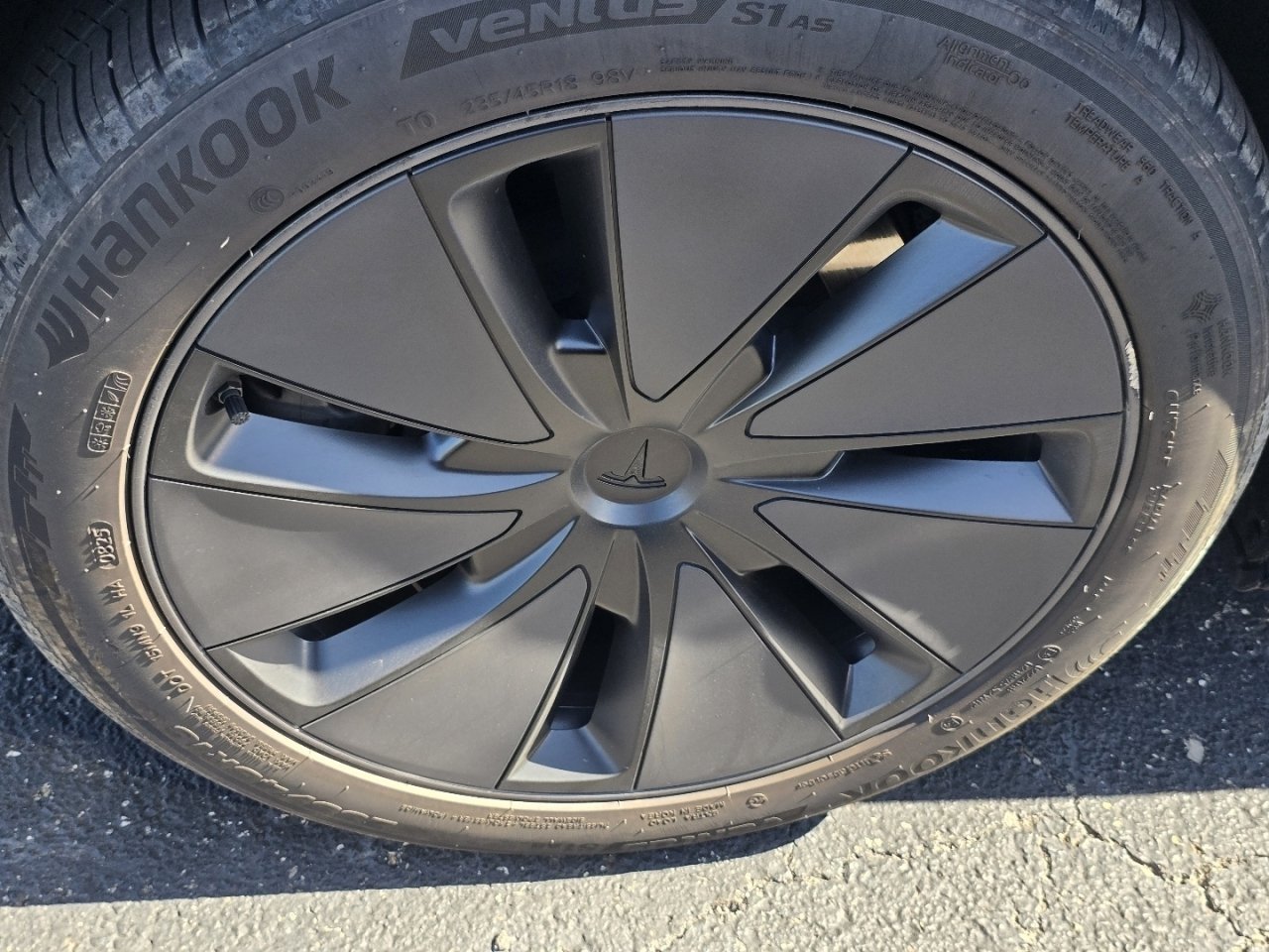 Used 2025  Tesla Long Range image 9