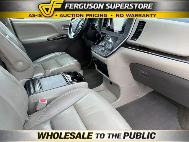 Used 2016  Toyota XLE image 24