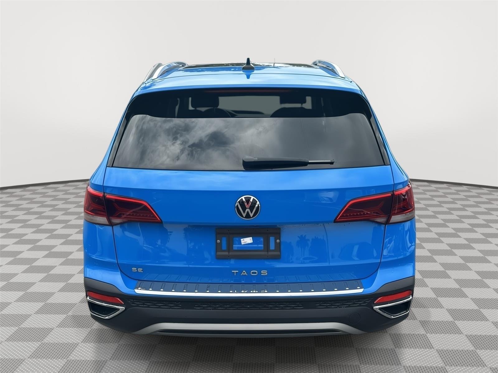 Used 2023 Cornflower Blue Volkswagen SE image 6