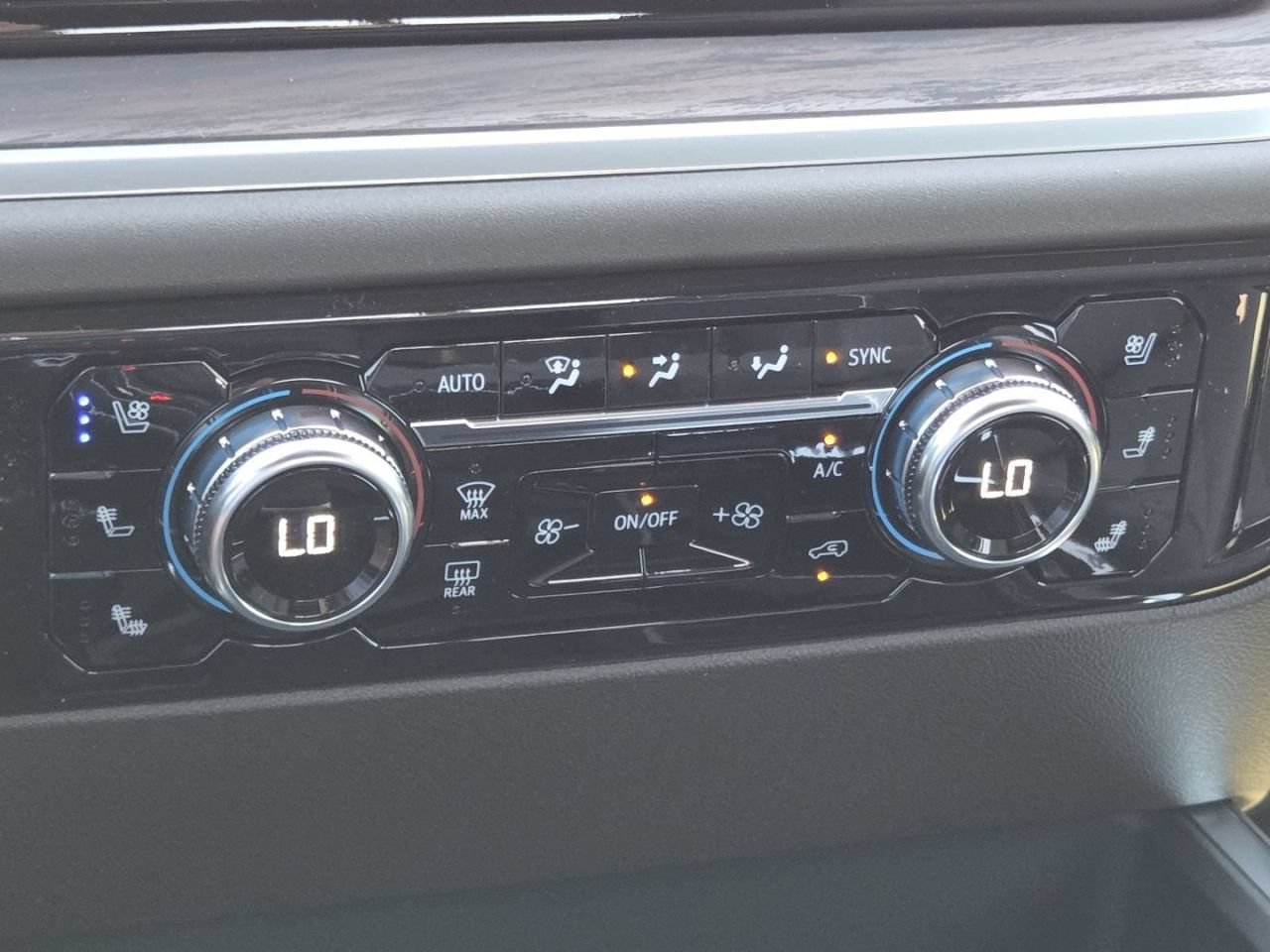 New 2026 Summit White GMC SLT image 34