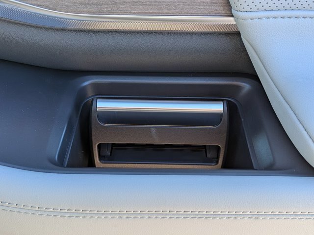 New 2025 Agate Black Metallic Ford Platinum® image 38