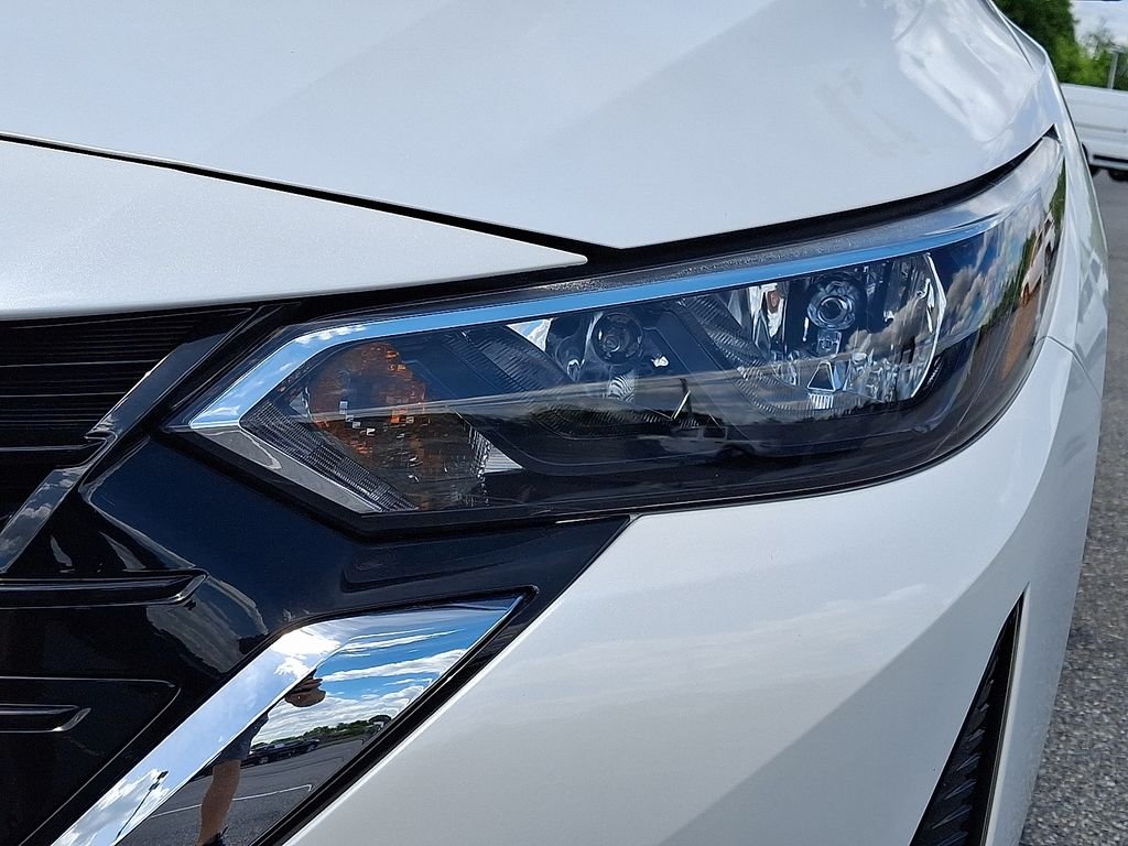 Used 2024 White Nissan SV image 10