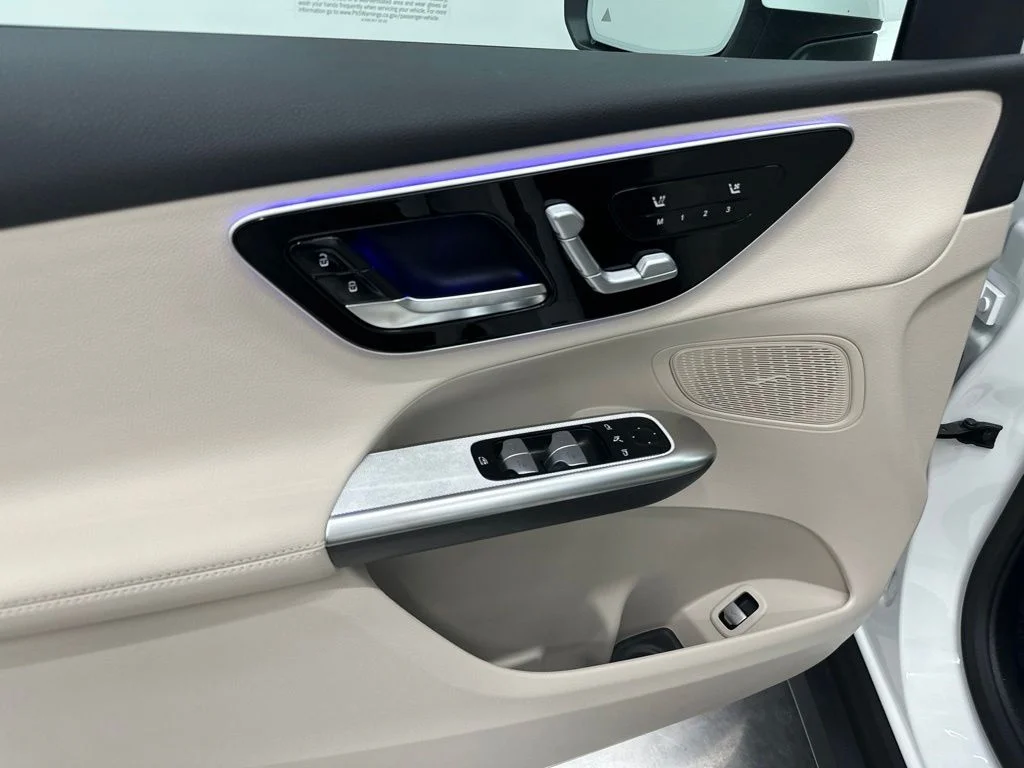 New 2027 White Mercedes-Benz GLC 300 image 14
