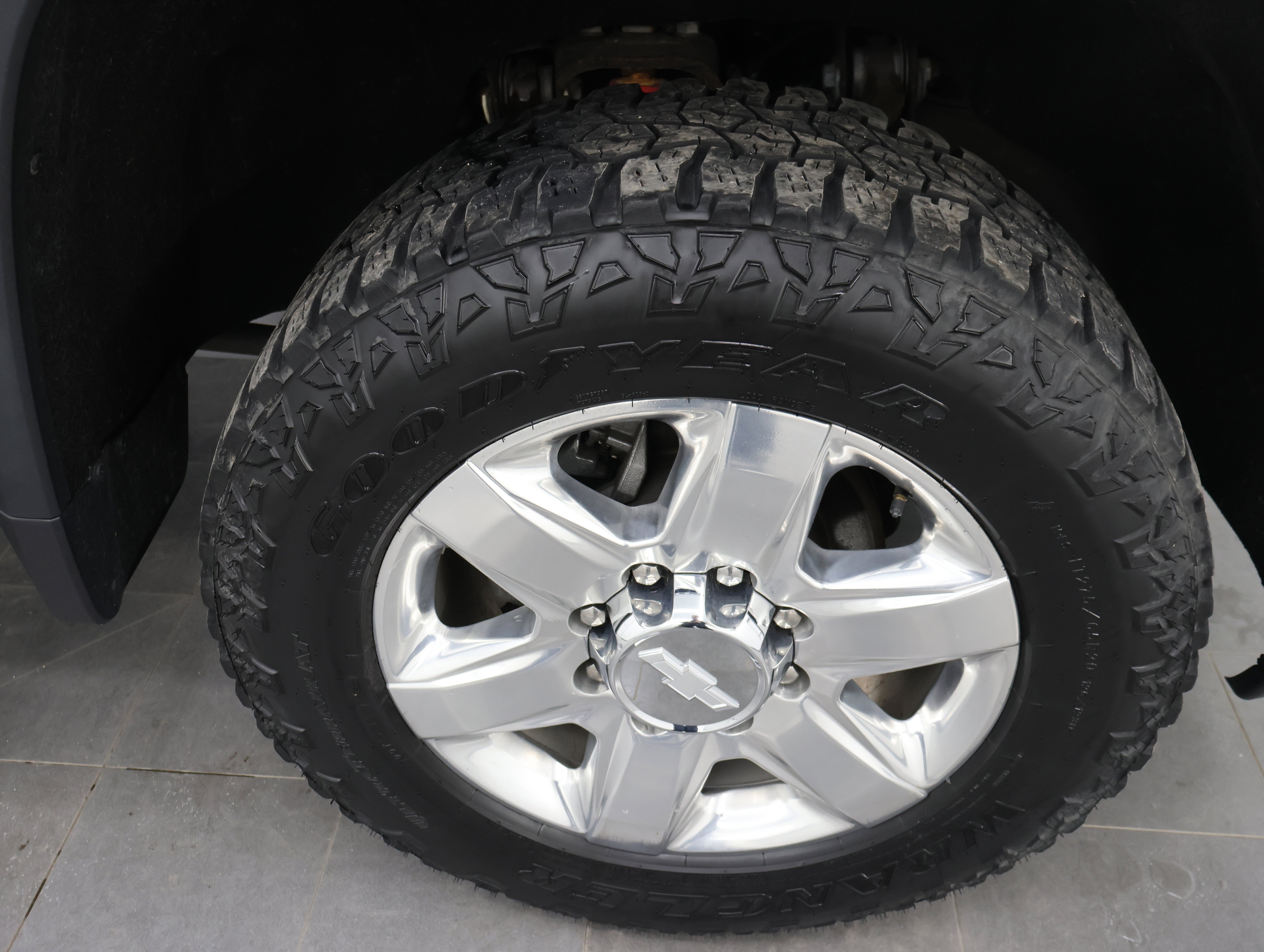 Used 2020 Silver Ice Metallic Chevrolet LTZ: CREW-SHORT-LTZ-Z71-DIESEL-4WD-NAV-HEAT/COOL SEATS-1 OWNER image 3
