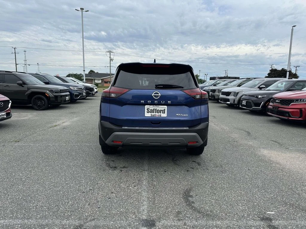 Used 2021 Blue Nissan SV image 12