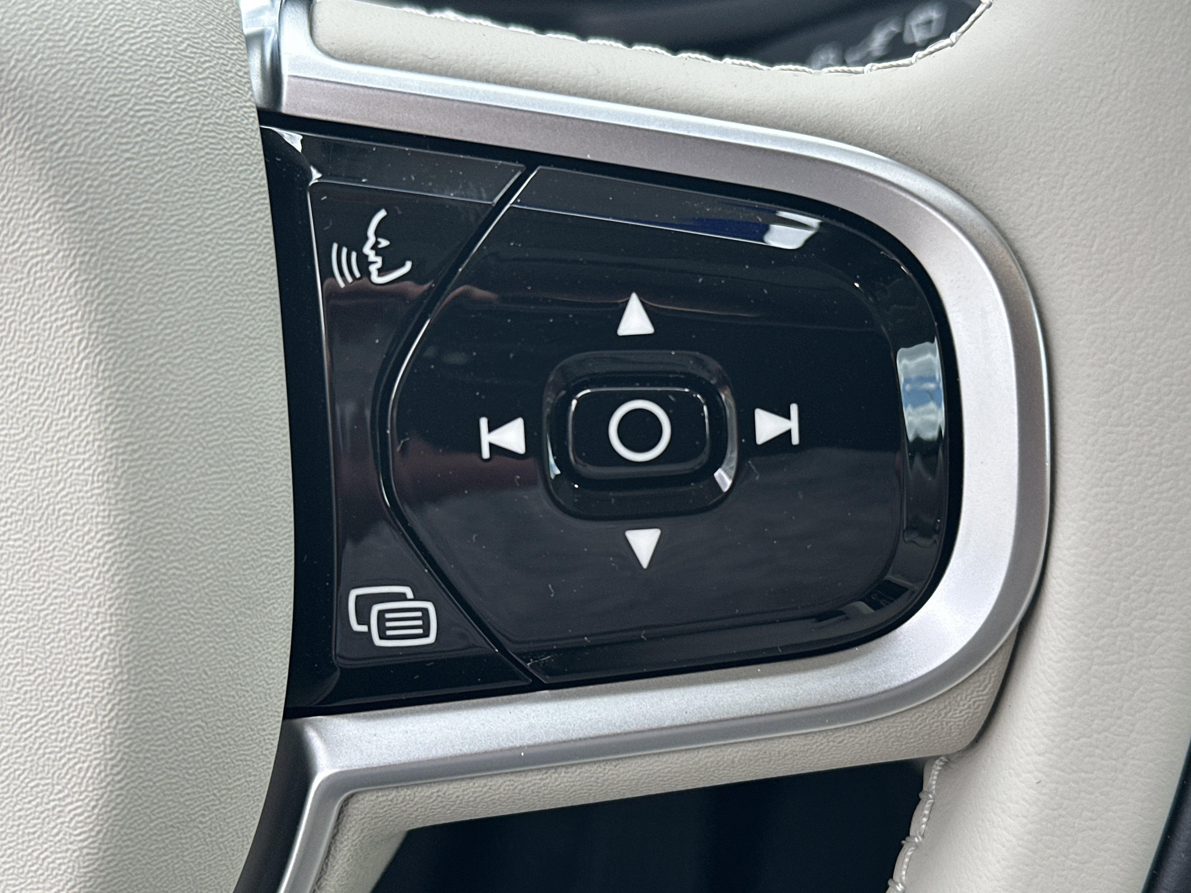 2026 Volvo V60 Cross Country Plus - Photo 18