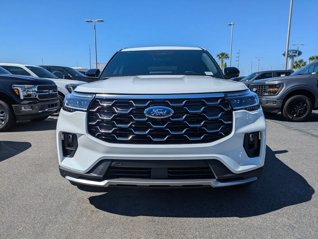 New 2026 Star White Metallic Tri-Coat Ford Platinum image 9