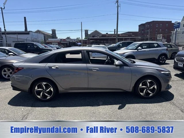 Used 2023  Hyundai SEL image 3