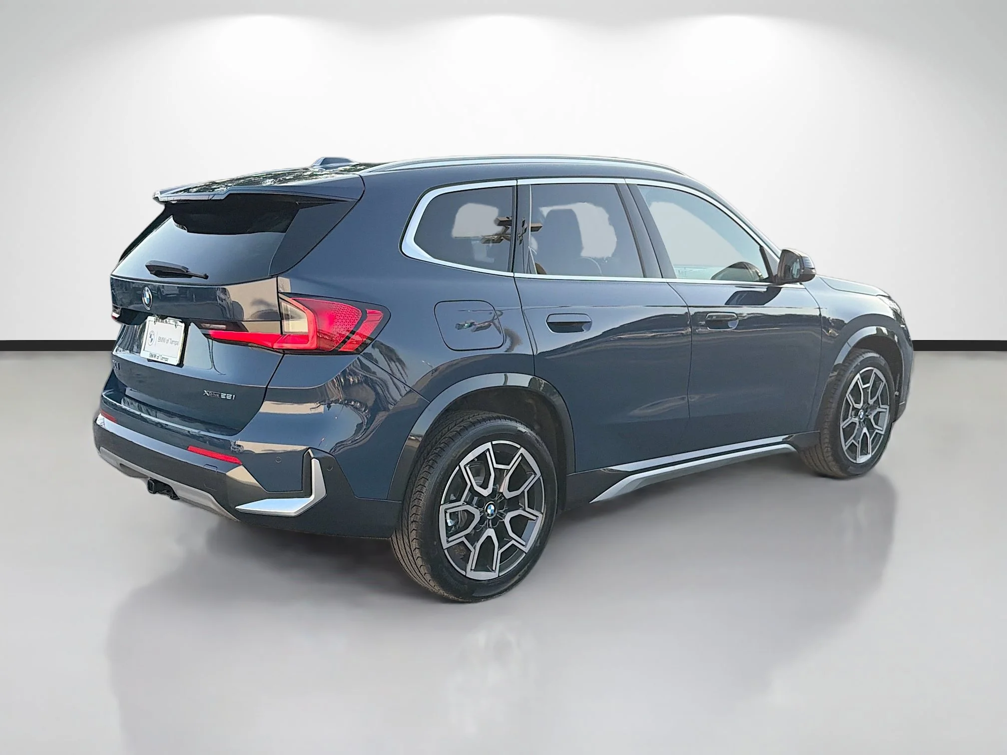 New 2026 Night Dusk Blue Metallic BMW xDrive28i image 3