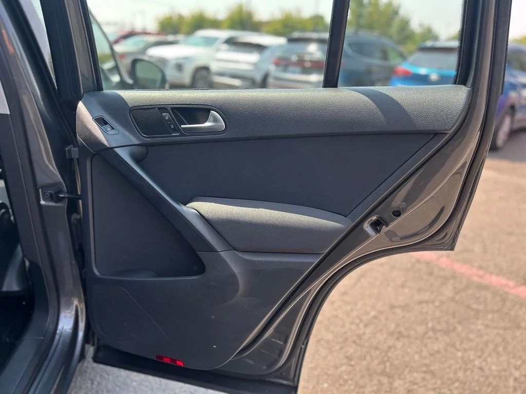 Used 2014 Night Blue Metallic Volkswagen S image 19