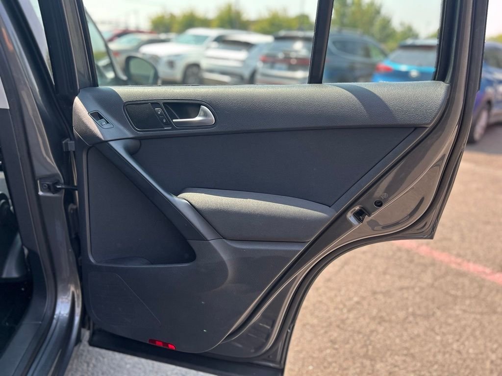 Used 2014 Night Blue Metallic Volkswagen S image 19