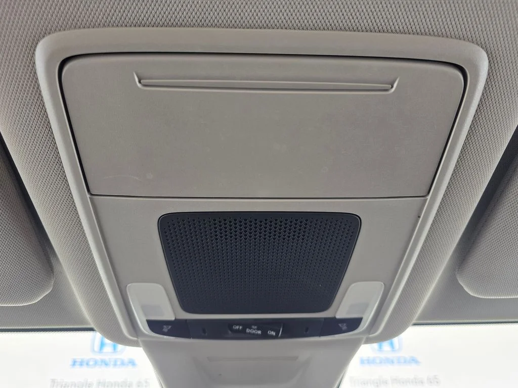 Used 2025 White Honda LX image 7